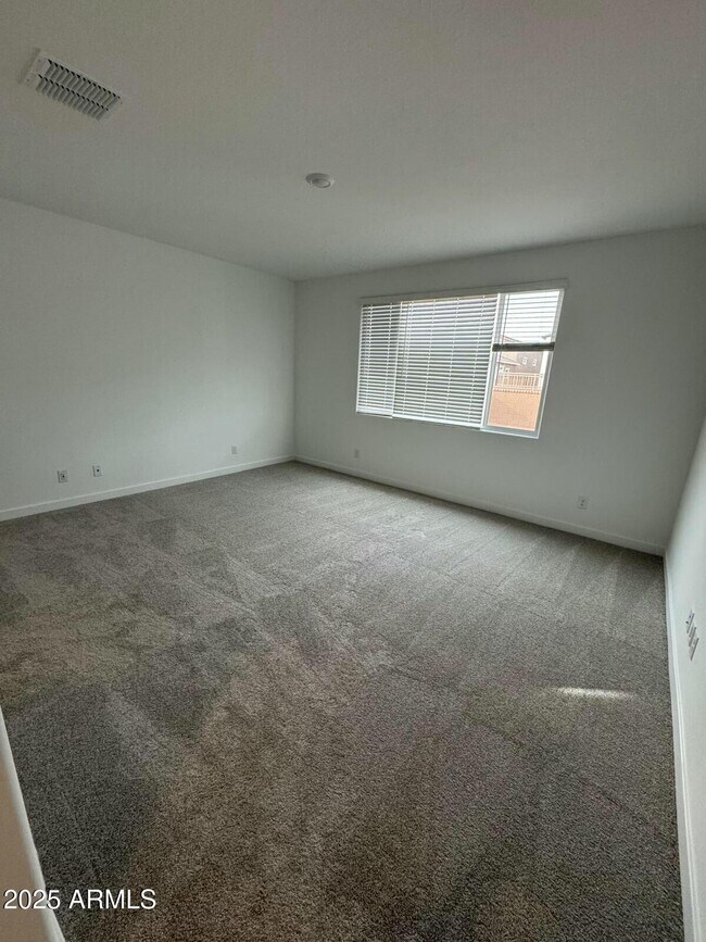 Building Photo - 3300 E Ranchhand Dr