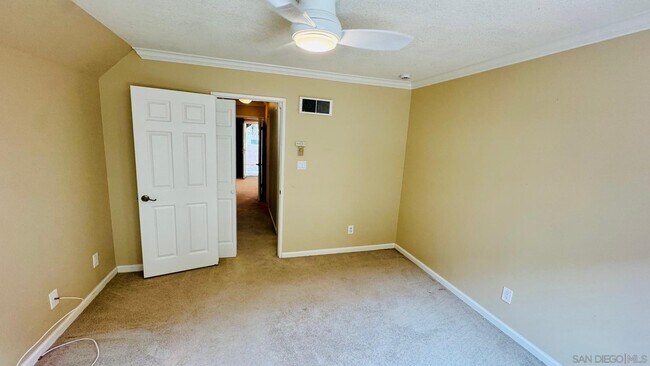 Building Photo - 7425 Charmant Dr