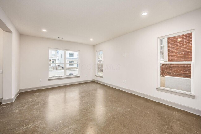 Building Photo - 90 N Princeton Ave