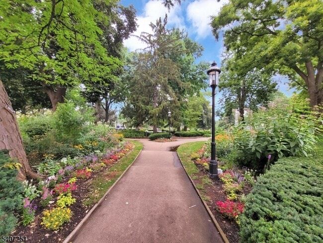 Building Photo - 40 W Park Pl