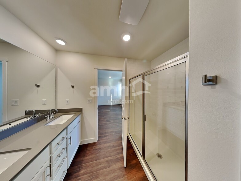 Building Photo - 4903 85th Dr NE
