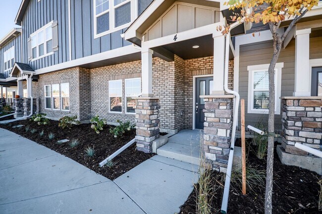 Building Photo - 3836 Manhattan Ave