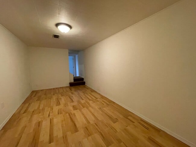 Building Photo - 4 Bedroom Shadle Rancher