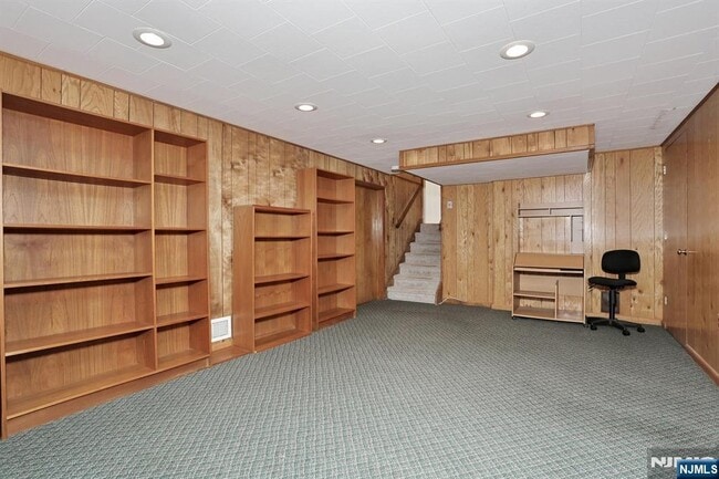 Building Photo - 253 Jeffer St