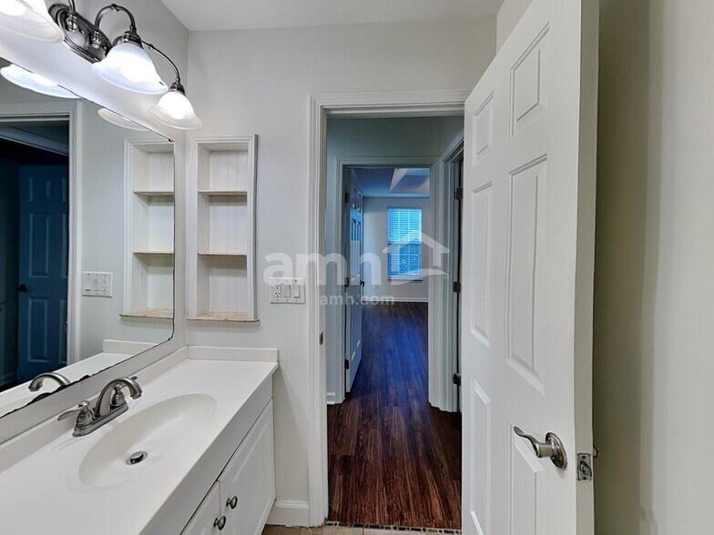 Building Photo - 10928 Harringham Ln