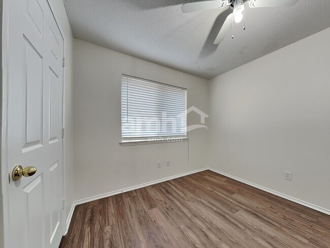 Building Photo - 219 Dartmouth Dr