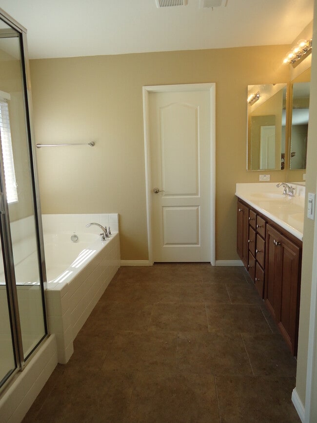 Building Photo - GORGEOUS TWO STORY HOME IN GRANITE HILLS 4...