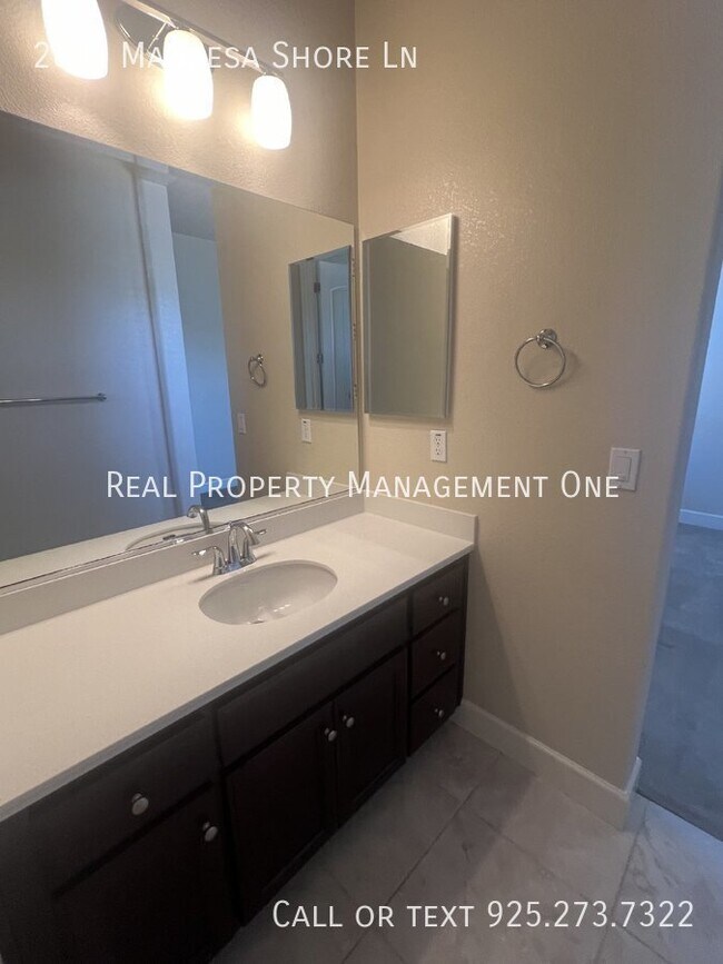 Building Photo - 2611 Manresa Shore Ln