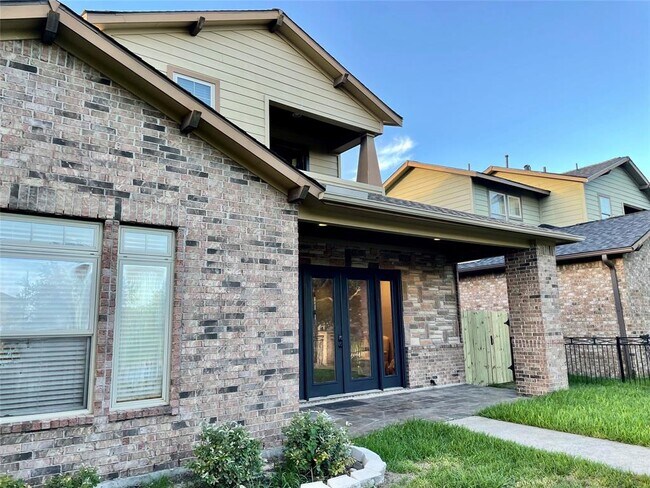 Building Photo - 9616 Hamilton Dr