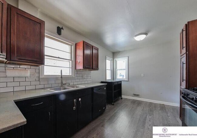 Building Photo - 3 bedroom in Omaha NE 68114