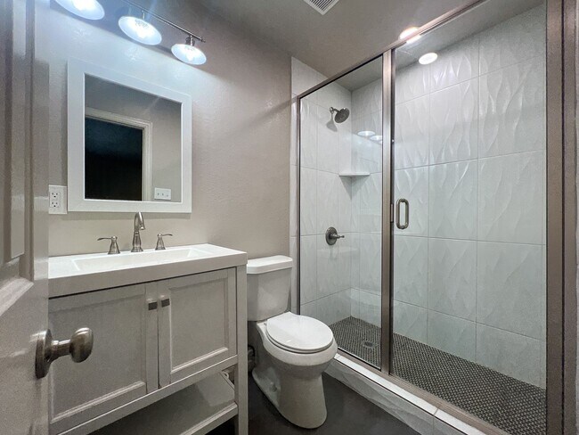 Building Photo - Great 3 Bedroom Home Move In Ready