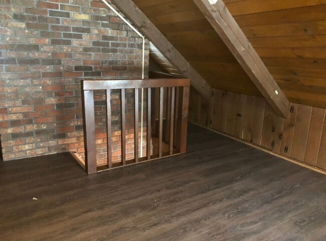 Building Photo - 350 US-7