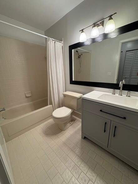 Building Photo - 51 Meadows Dr