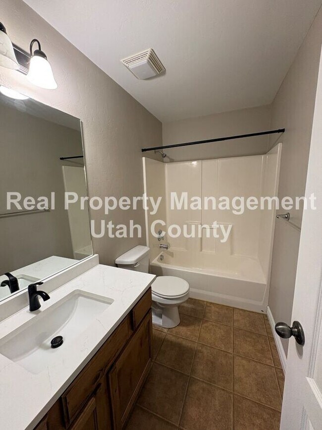 Building Photo - 581 S 2220 W