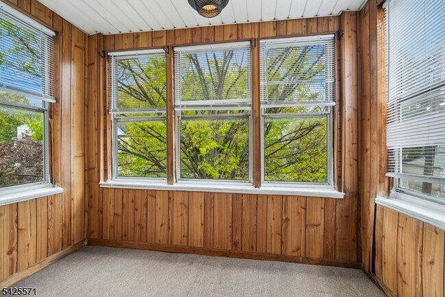 Building Photo - 7 Beekman St