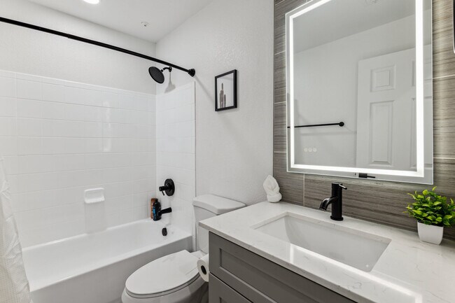 Building Photo - 6610 N 93rd Ave