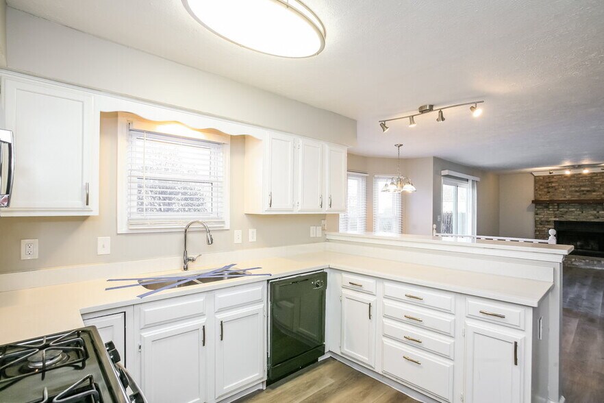 Building Photo - 656 Sunbird Cir