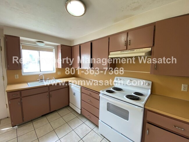 Building Photo - Look at This Cute 2 Bedroom 2 Bathroom Hom...
