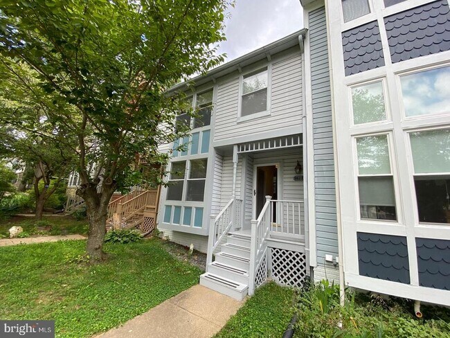 Building Photo - 9617 Pierrpont St