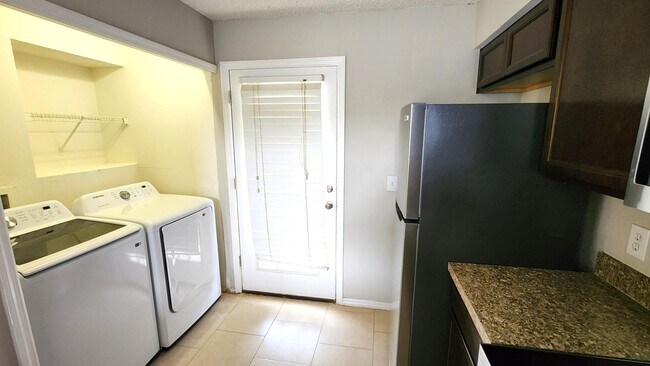 Building Photo - 1164 Lucaya Cir