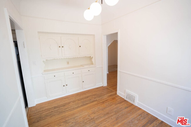 Building Photo - 1212 S La Jolla Ave