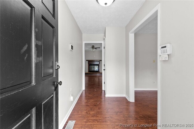 Building Photo - 6924 Woodmark Dr