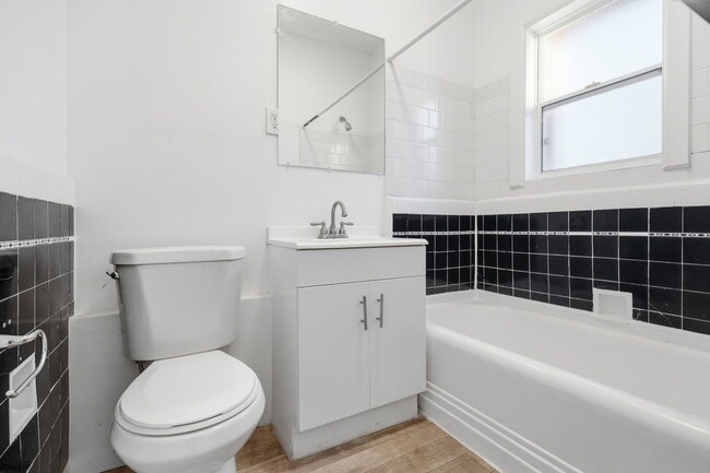 Building Photo - 724 S Mariposa Ave