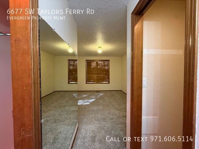 Building Photo - 6677 SW Taylors Ferry Rd