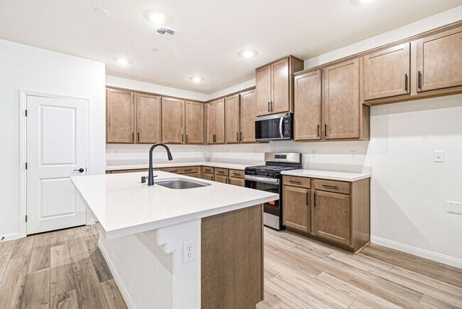 Building Photo - Stunning 3-Bedroom Home in Desirable Summerlin West