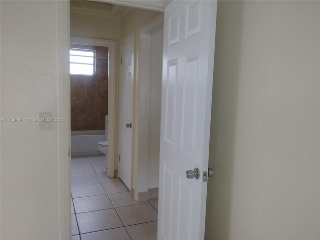 Building Photo - 1541 NE 131st Ln