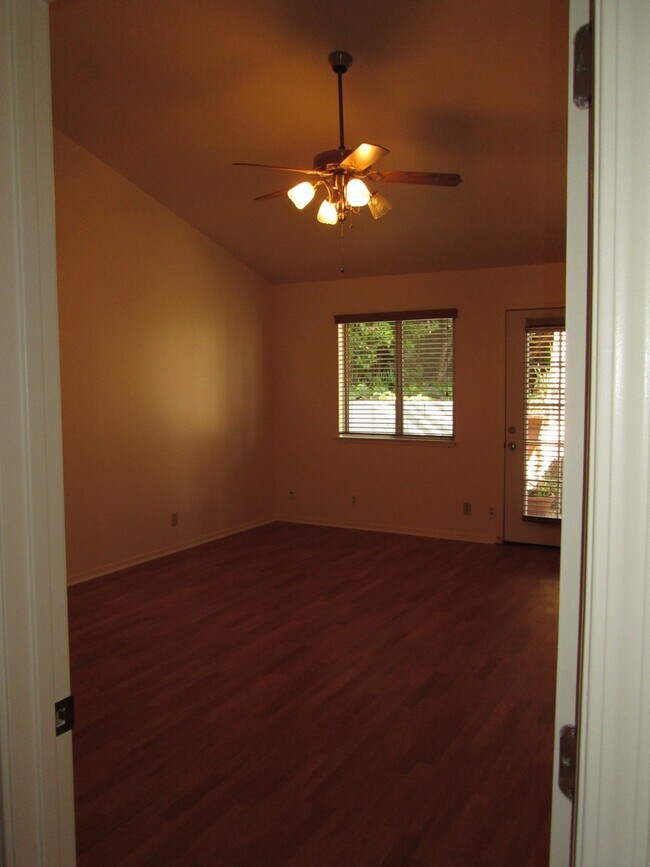 Building Photo - 1377 Woodside Dr