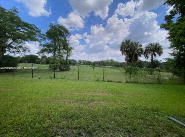 Building Photo - 7831 N Colony Cir