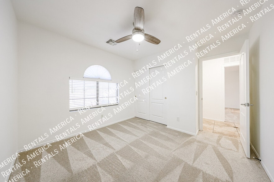 Building Photo - 13041 W Mauna Loa Ln