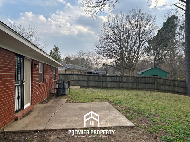 Building Photo - Spacious 4BR Home with Formal Dining, Fenced Yard & Garage in Southaven