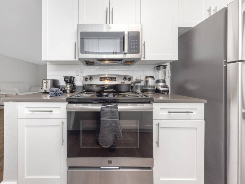 Building Photo - 4301 W Cleveland St