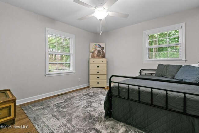 Building Photo - 450 Crestview Rd