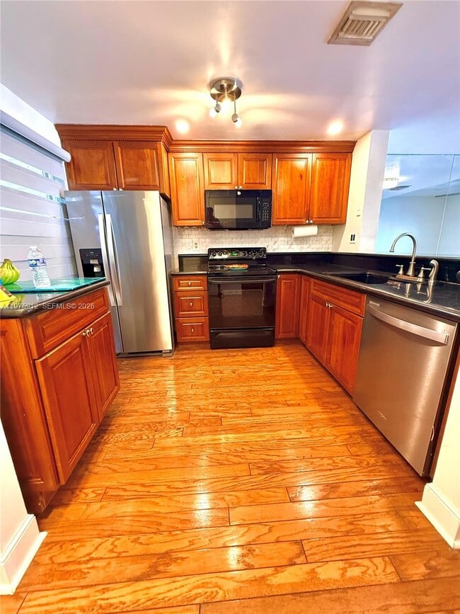 Building Photo - 2533 NE 15th St