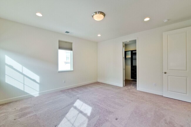 Building Photo - Gorgeous Santa Clara Home with Pool, EV Ho...