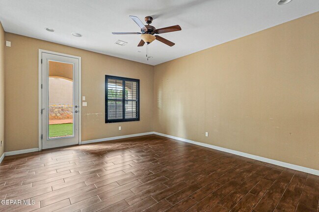 Building Photo - 3005 Cedar Creek