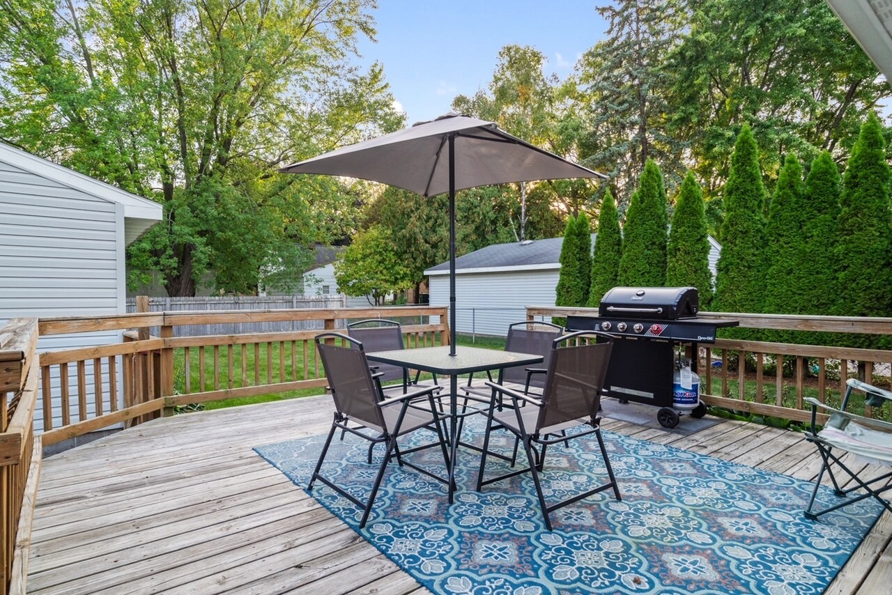 Building Photo - 1253 Roscoe St