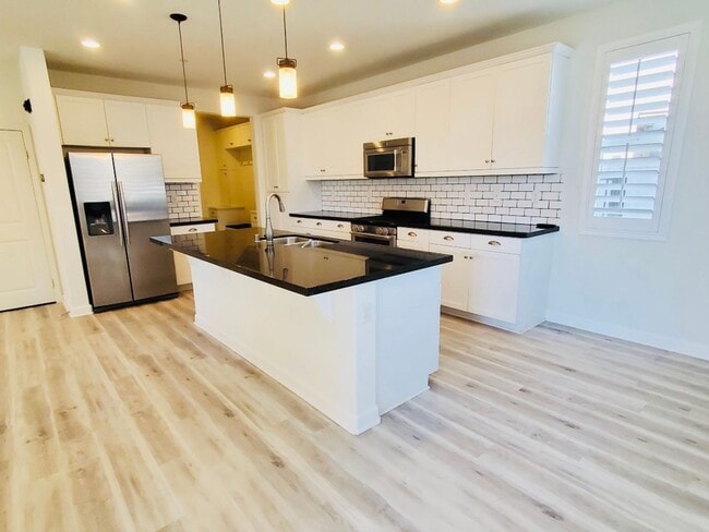 Building Photo - Beautiful Newer Construction Home in Chapm...