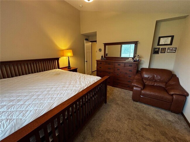 Building Photo - 4001 Iris Ct