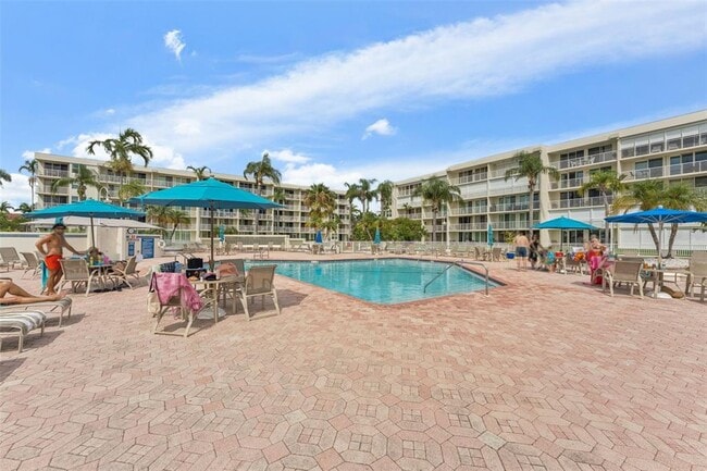 Building Photo - 16117 Rambling Vine Dr E