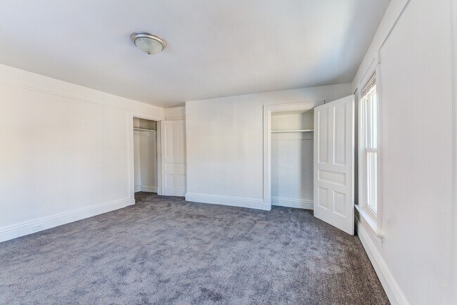 Building Photo - AVAILABLE MAY 2024 - Recently Renovated 2 ...