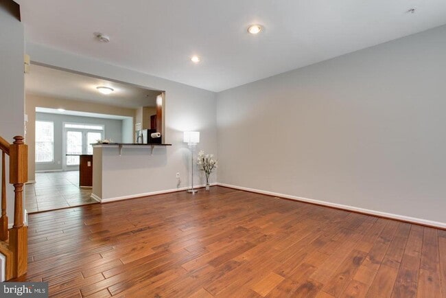 Building Photo - 8832 Papillon Dr