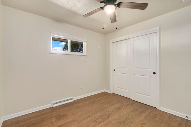 Building Photo - 1726 Cameo