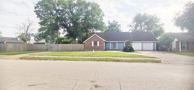 Building Photo - 6601 Sharpview Dr