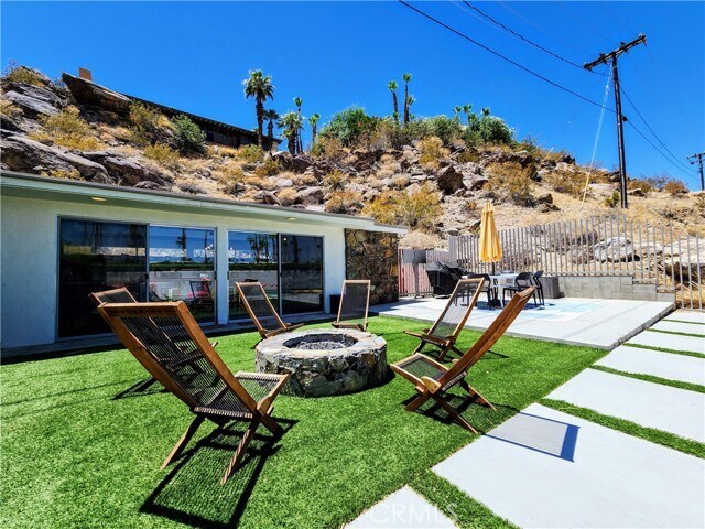 Building Photo - 2499 S Palm Canyon Dr