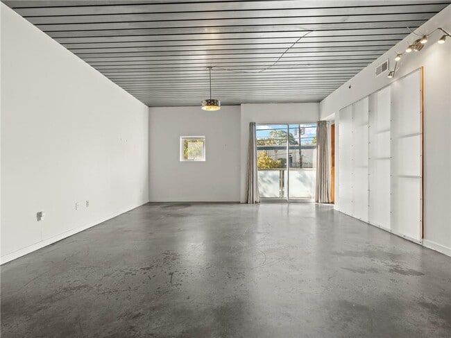 Building Photo - 620 Glen Iris Dr NE