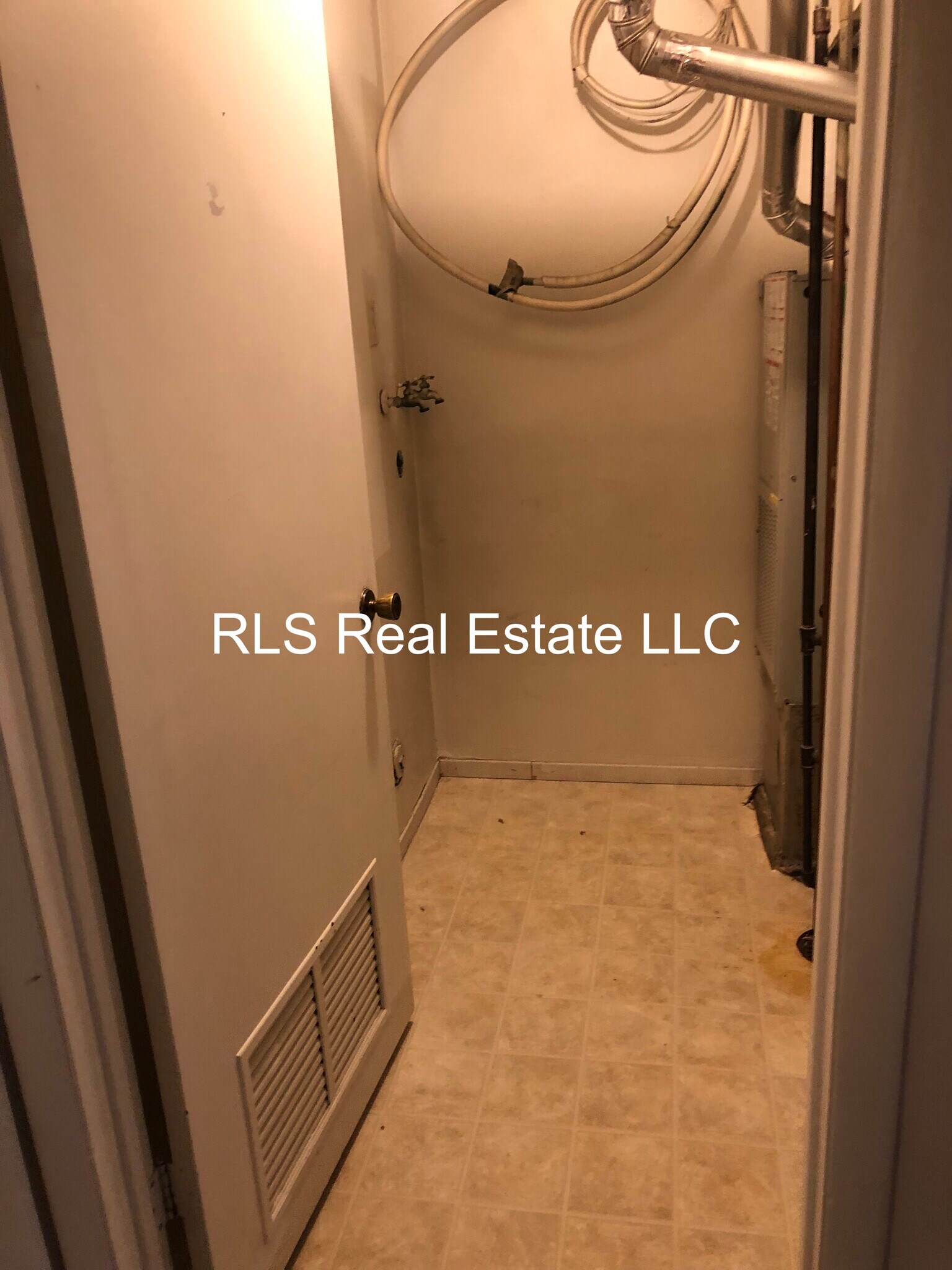 Building Photo - 8668 S 1500 E